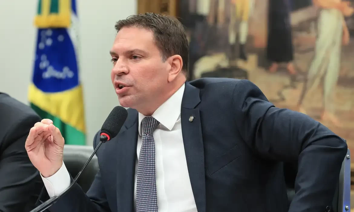 Governo brasileiro entrega pedido de extradição de Ramagem aos EUA