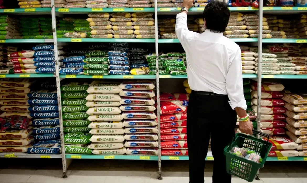 Excesso de chuvas causa aumento no preço do feijão