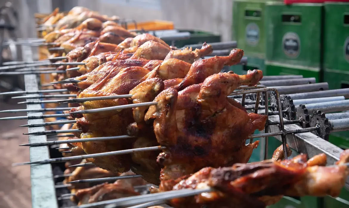 Quatro países reduzem restrição da importação de frangos do Brasil