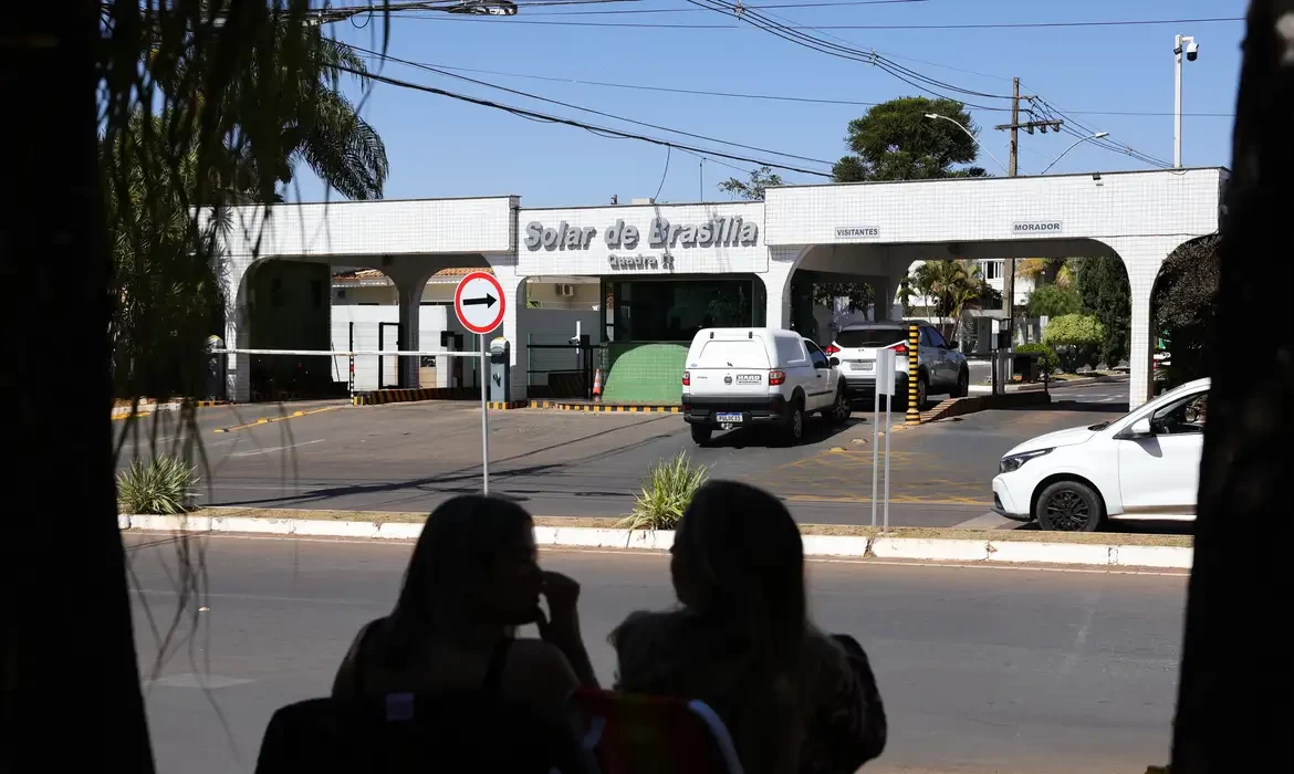 Polícia reconhece falhas em relatório de vistoria na casa de Bolsonaro