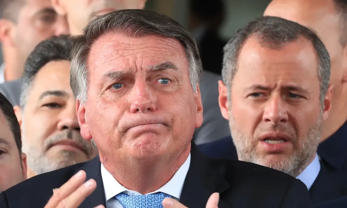 Golpe: após live na UTI, STF intima Bolsonaro em hospital de Brasília