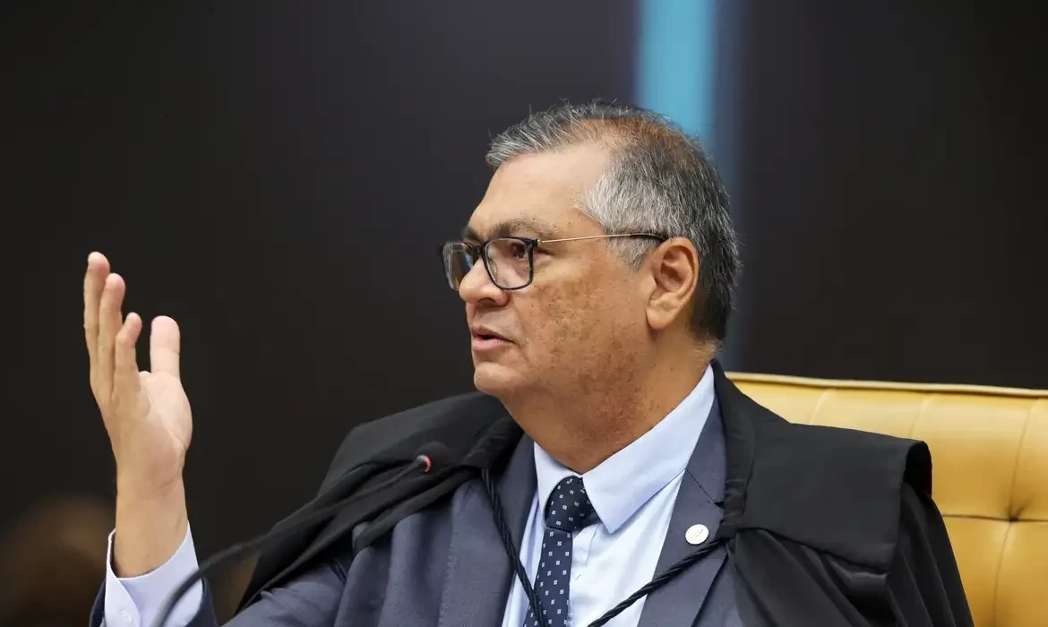 Dino vota pela condenação de Bolsonaro e mais sete; placar está 2 a 0