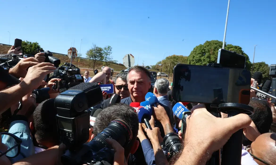 Entenda os motivos para decretação de cautelares contra Bolsonaro