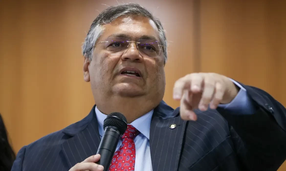 Dino diz que STF não pode ceder a coações, chantagens e ameaças