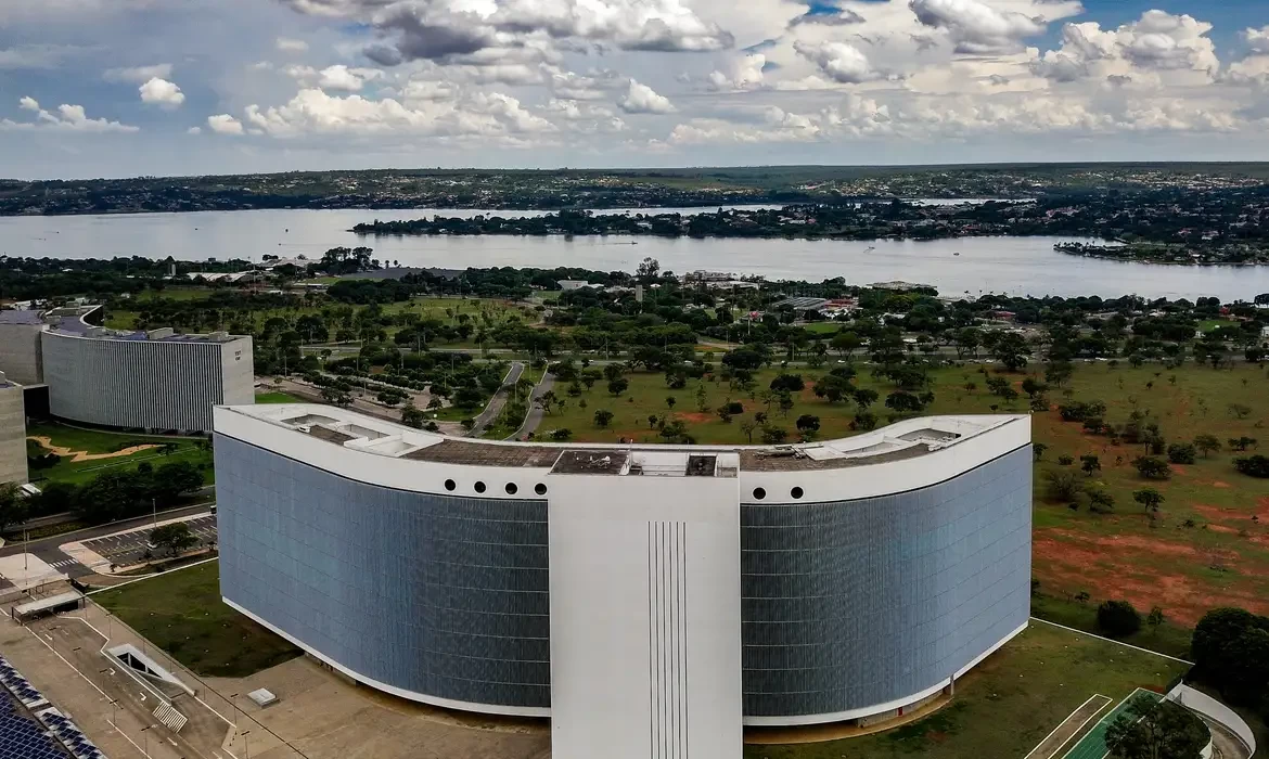 Presidente Lula nomeia duas mulheres para compor STJ e TSE