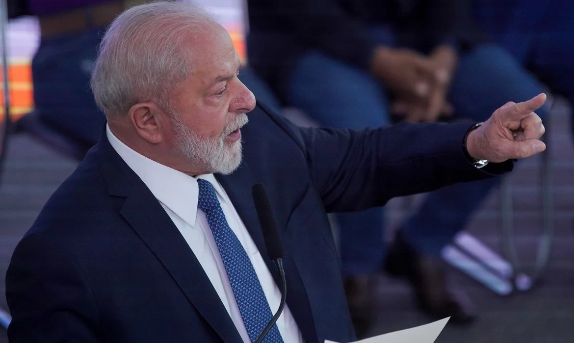 Amapá “pode continuar sonhando” com exploração de petróleo, diz Lula