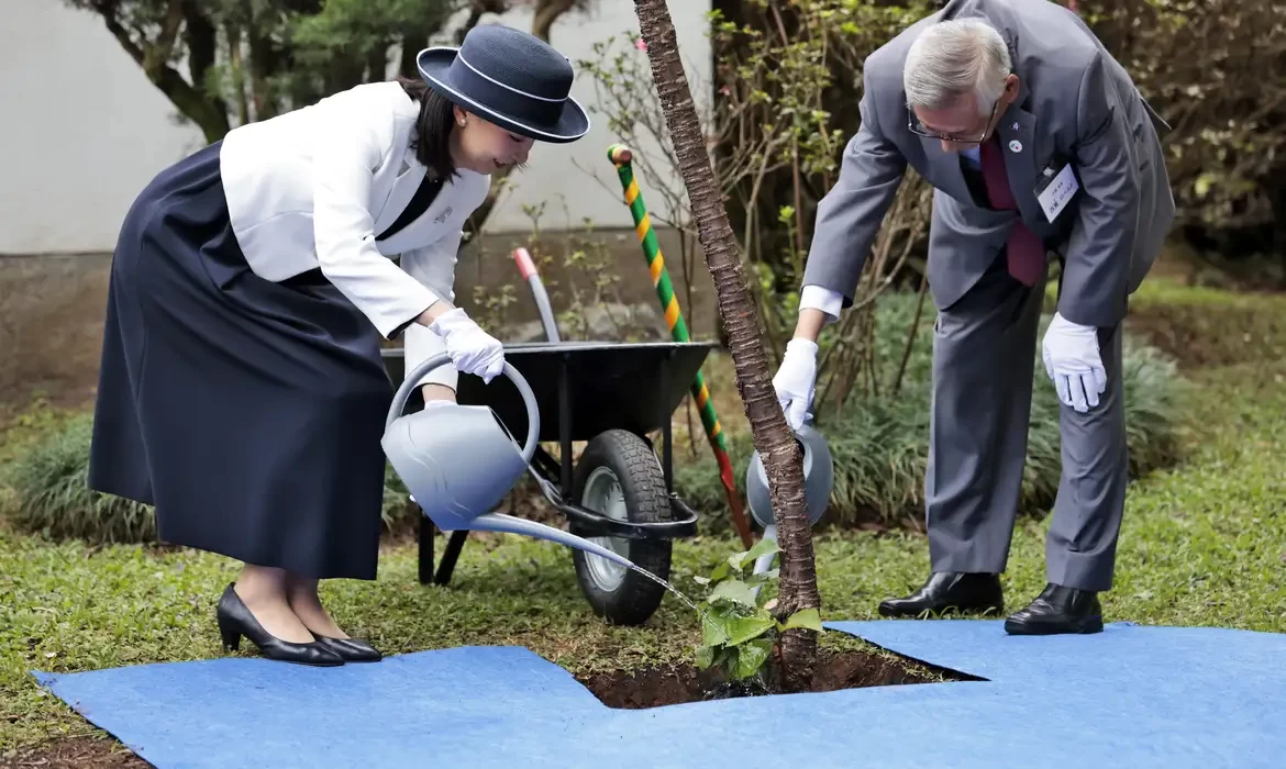 Princesa japonesa inicia viagem ao Brasil