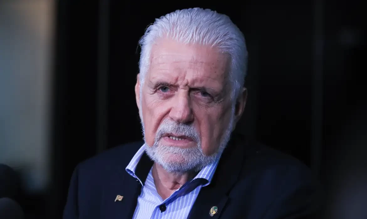 Jaques Wagner anuncia saída da liderança do governo no Senado