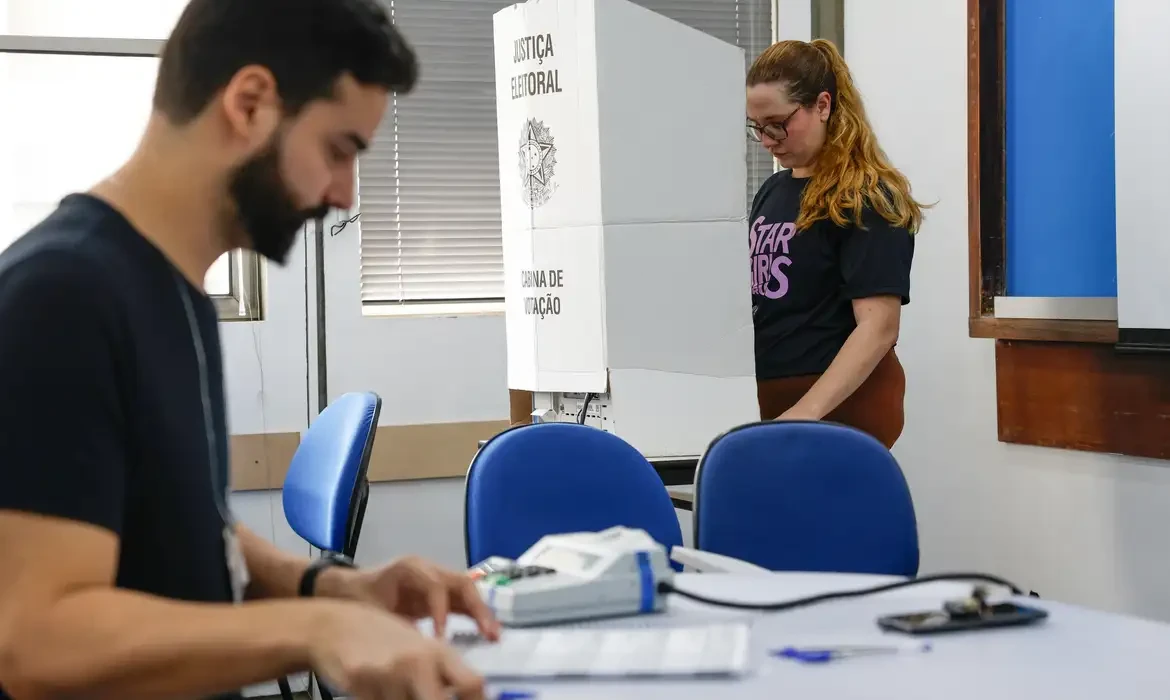 Eleitor que faltou ao primeiro turno pode votar no segundo
