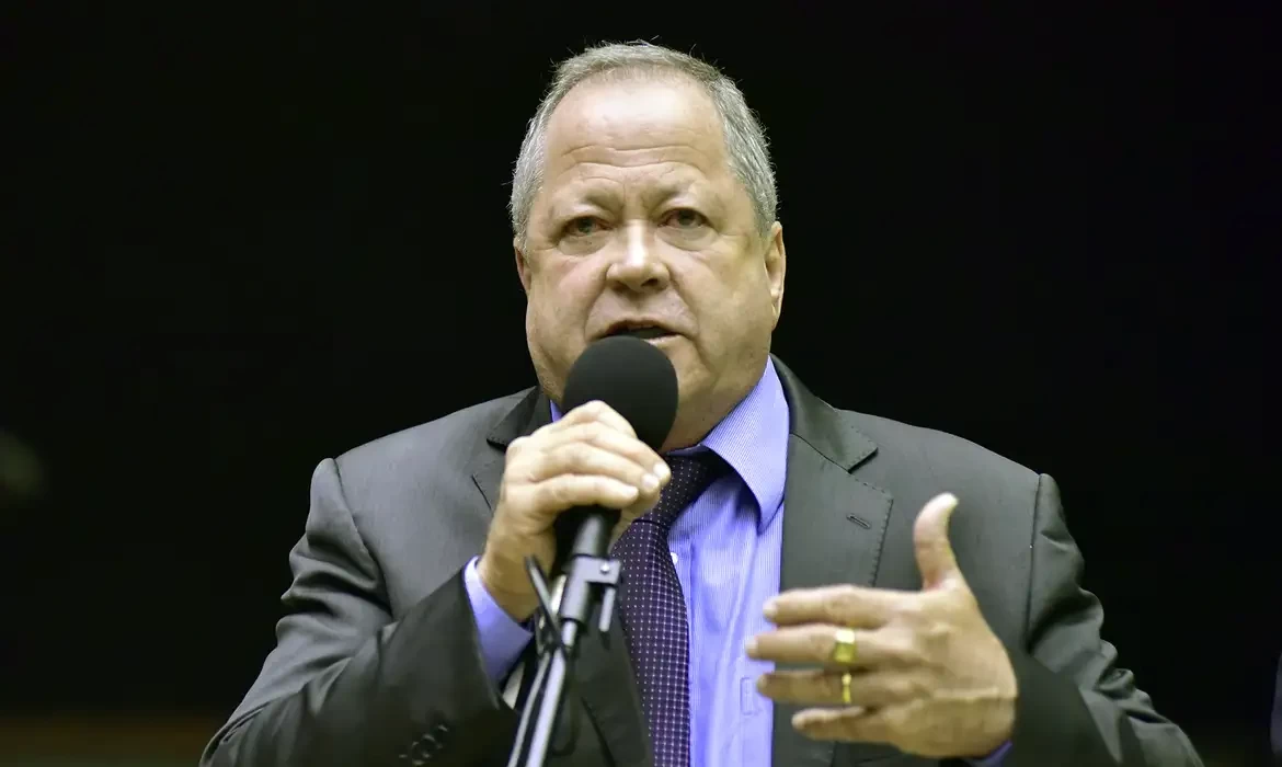 Moraes concede prisão domiciliar ao deputado Chiquinho Brazão