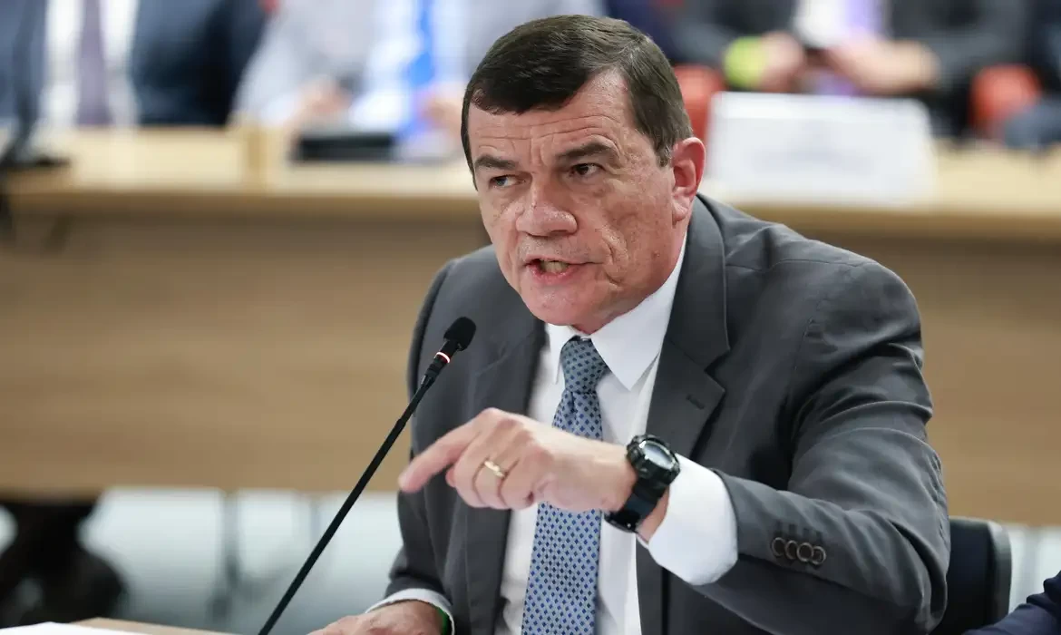 Ex-ministro diz que alertou Bolsonaro sobre gravidade de golpe