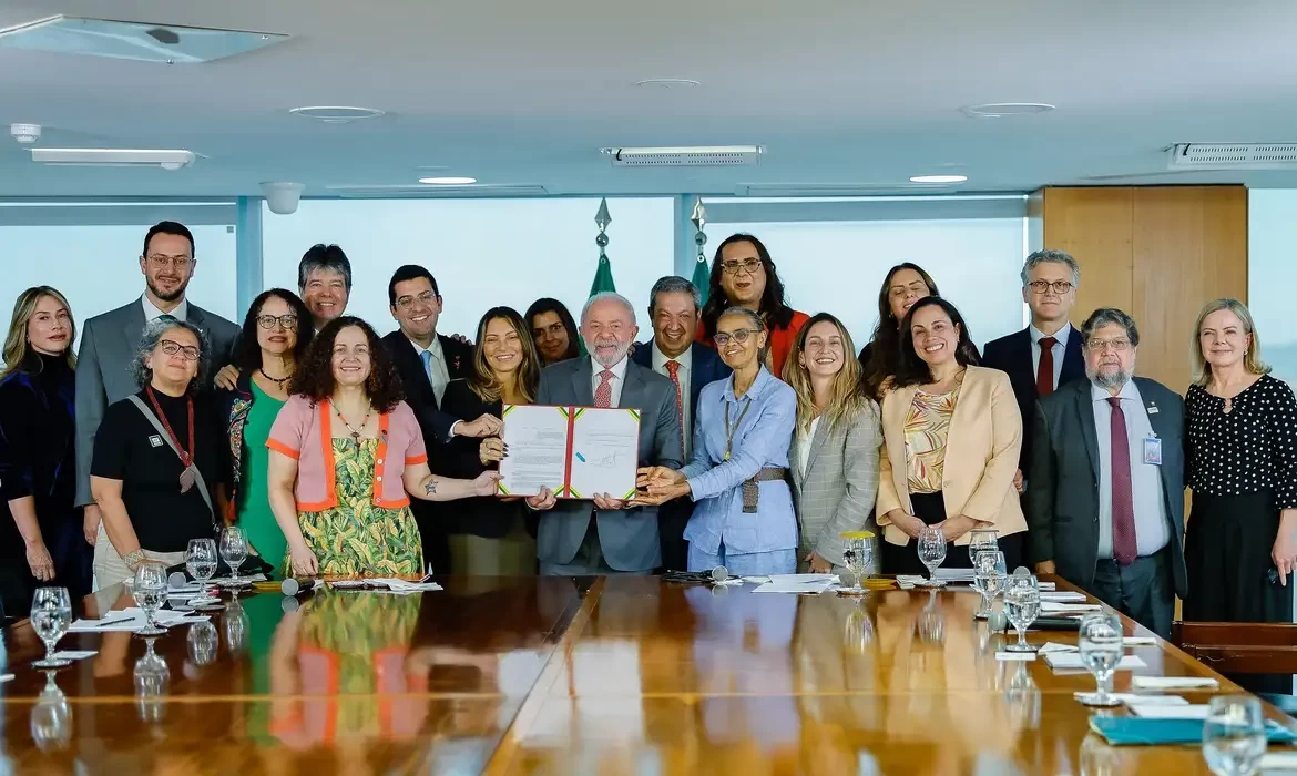 Lula sanciona lei que proíbe uso de animais em testes cosméticos