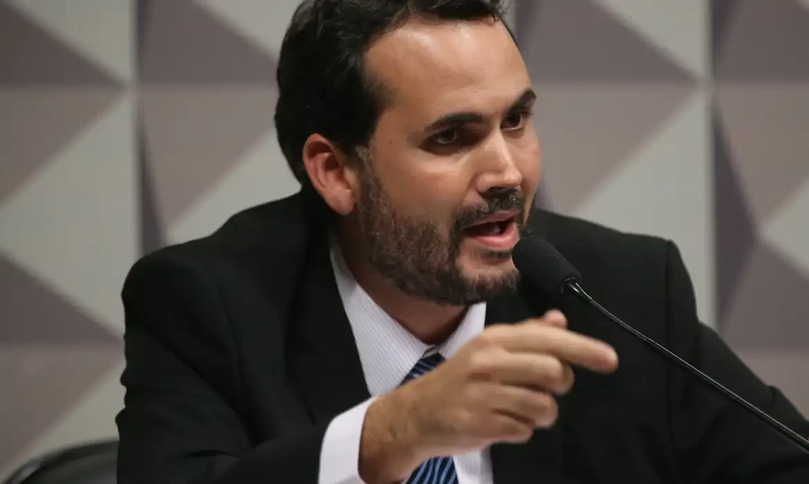 Subsídio de R$ 0,35 ao diesel não será retomado, diz ministro