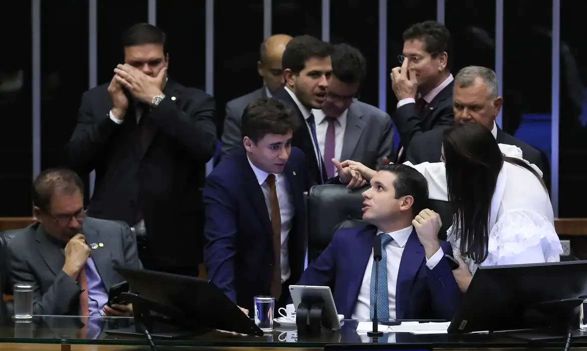 PEC da Blindagem se estenderá a deputados estaduais e distritais