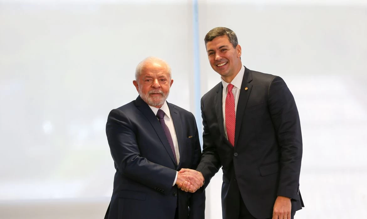 Itaipu é tema de encontro entre Lula e presidente eleito do Paraguai