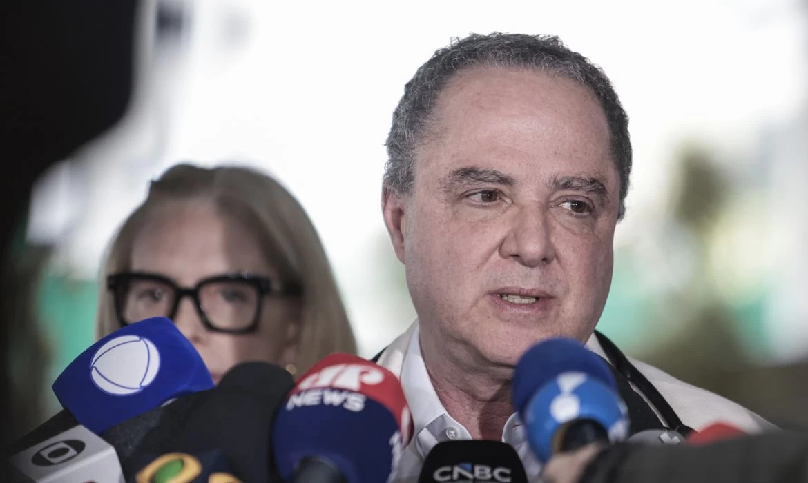 Médico diz que Lula retirou lesão e deve repousar nos próximos dias