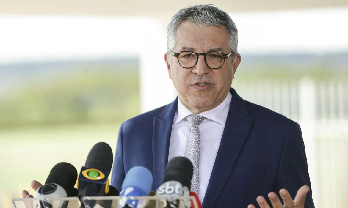 Padilha diz que Ministério da Saúde não será negociado