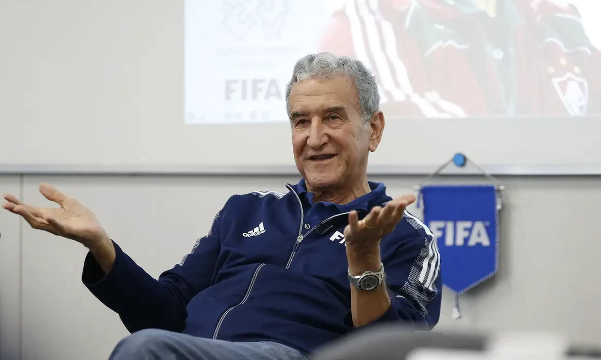 Parreira apresenta melhora e pode deixar UTI até o final de semana