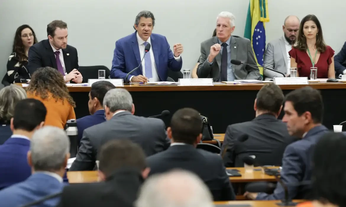 Audiência com Haddad é encerrada após tumulto entre deputados