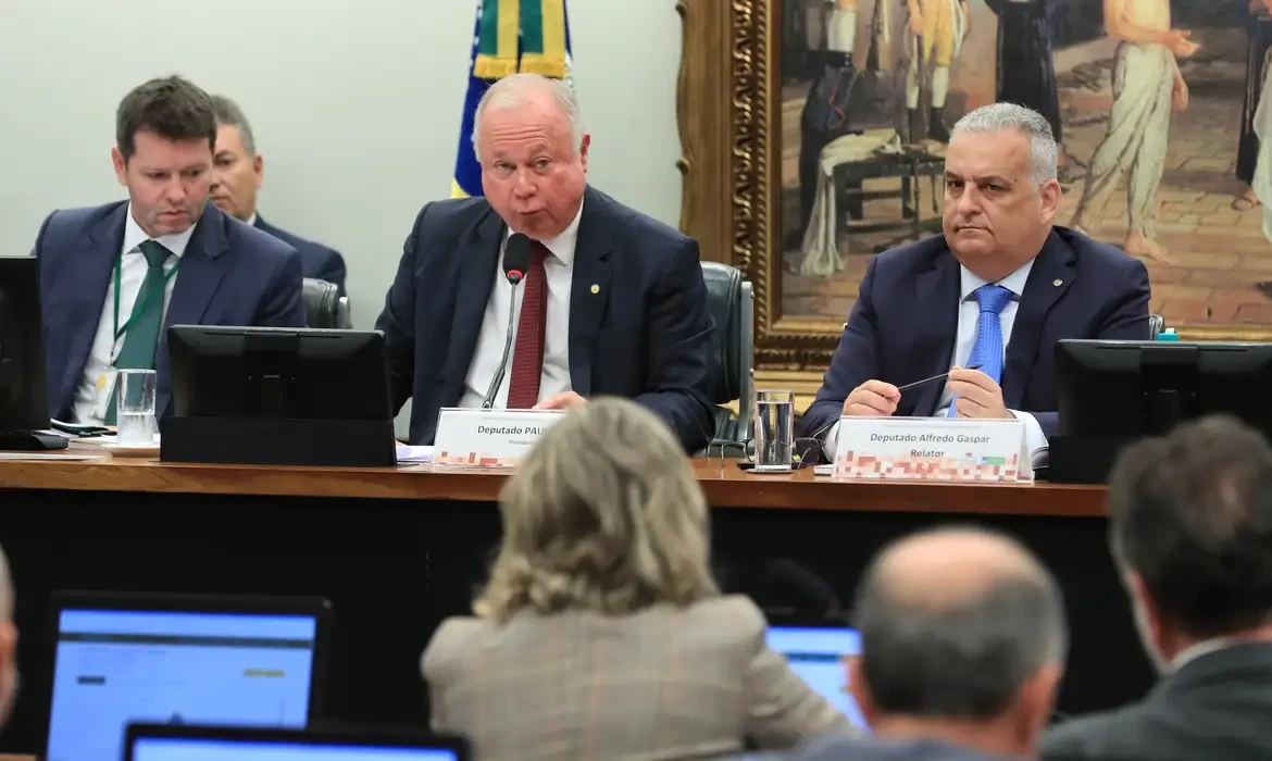 CCJ analisa suspensão de ação contra Bolsonaro e Ramagem no STF