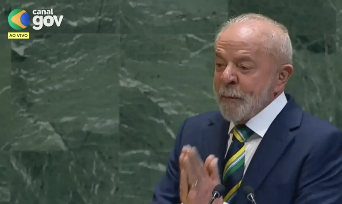 Pobreza é tão inimiga da democracia quanto extremismo, destaca Lula