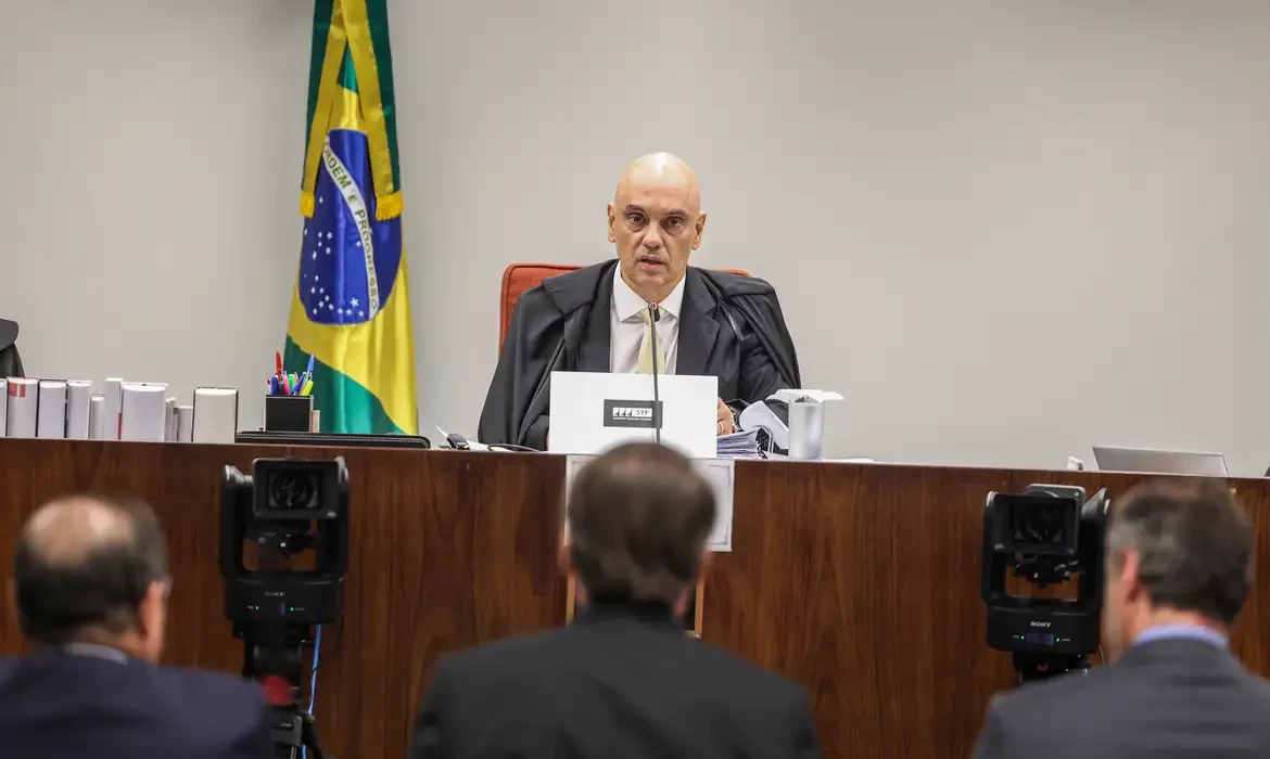 Moraes veta depoimentos de filhos de Bolsonaro na trama golpista