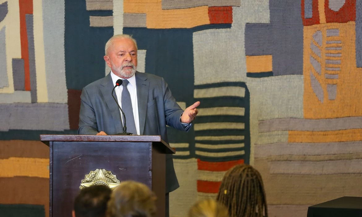 Lula reclama em reunião no Conselhão que não se pode falar de juros