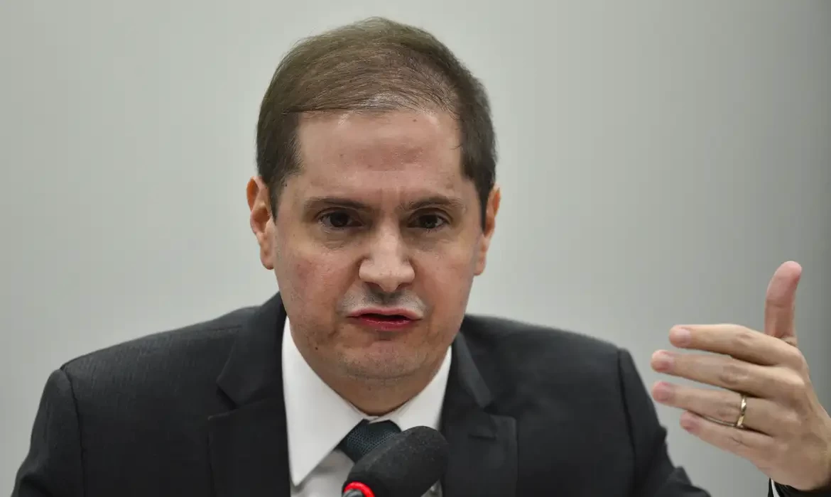 Ex-AGU confirma ao Supremo consulta de Bolsonaro para reverter urnas