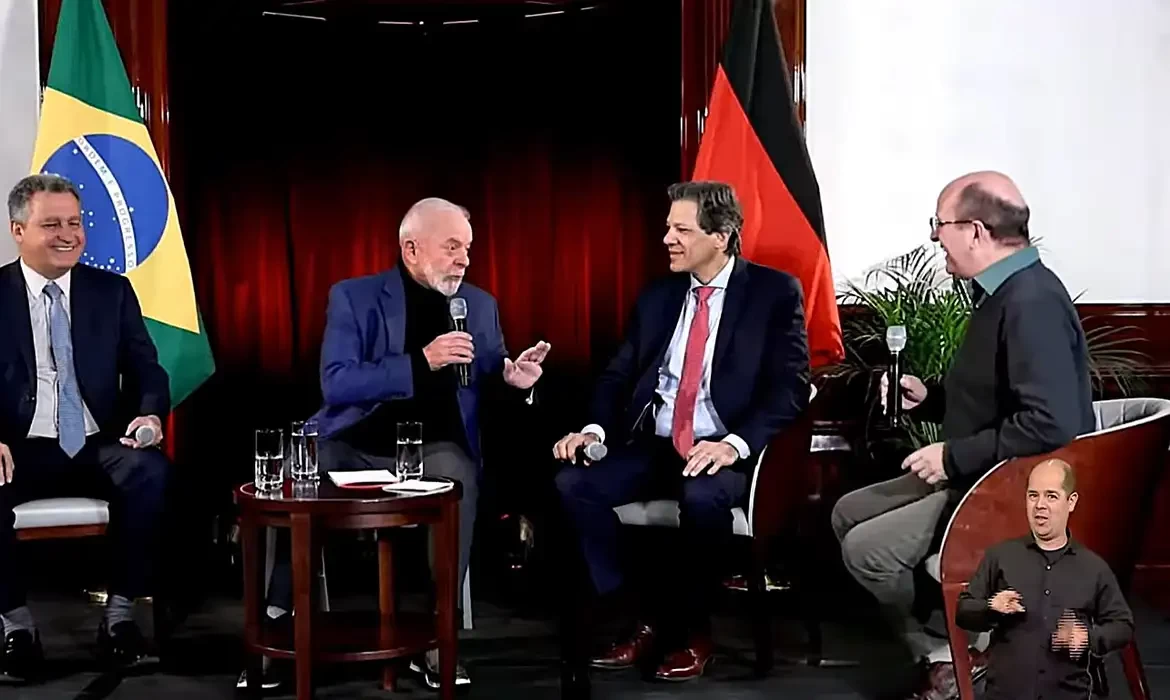 Lula retorna de giro internacional com previsão de viagens só em 2024