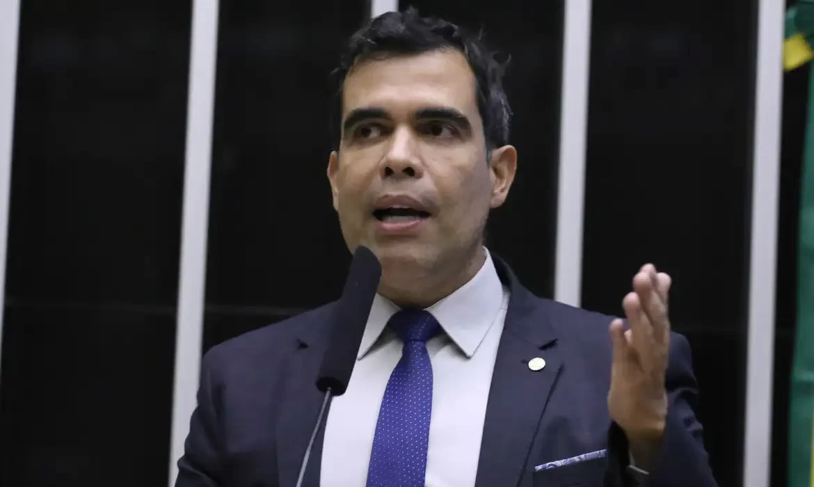 Deputado alvo da PF diz que destinou recursos para cesta básica
