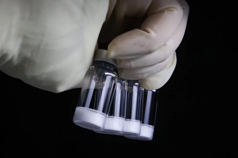 Vacina em pó? Conheça a tecnologia do imunizante contra a dengue do Butantan