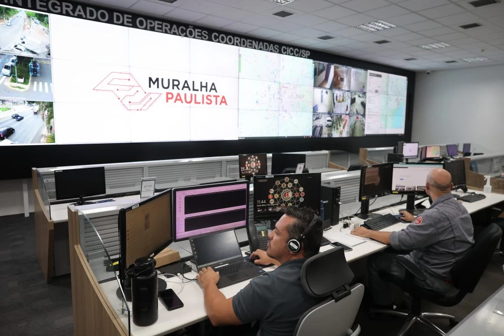 PM prende três procurados na Vila Belmiro e um no Allianz Parque, com ajuda do Muralha Paulista