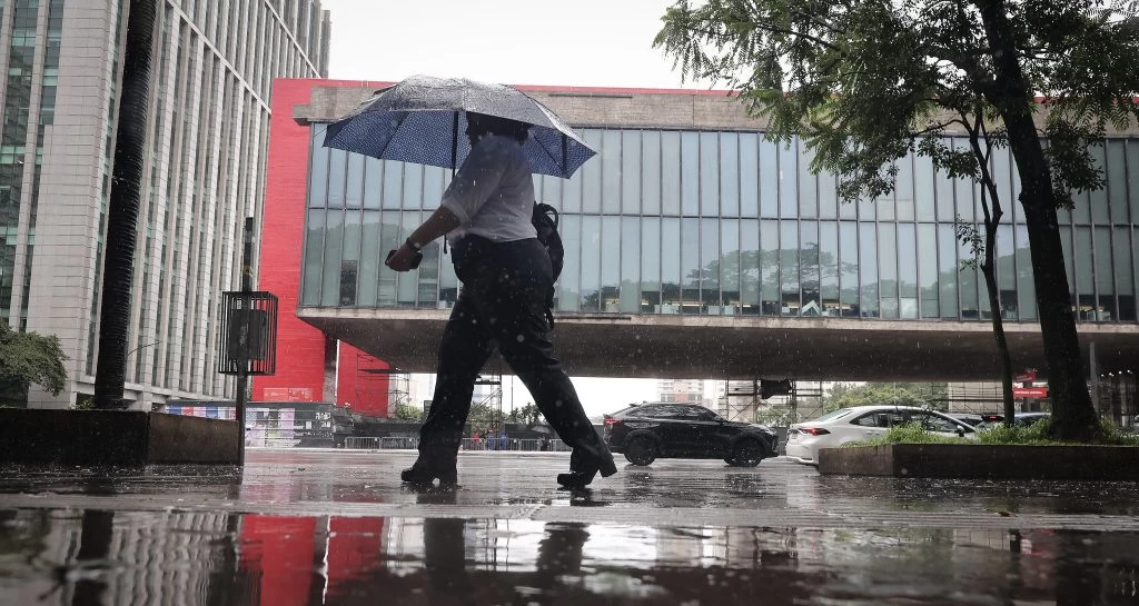 Defesa Civil do Estado alerta para risco de chuvas fortes e persistentes em São Paulo