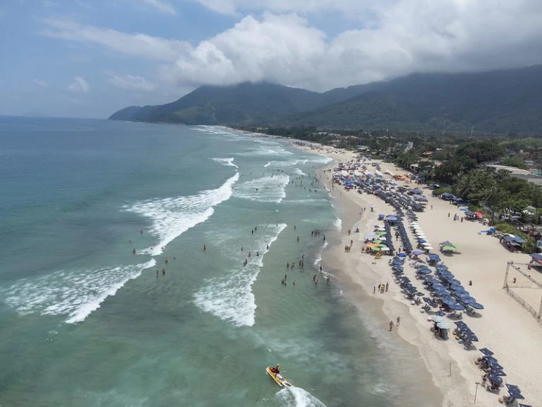 Cetesb atualiza bandeiras que mostram se as praias são próprias para banho no litoral paulista