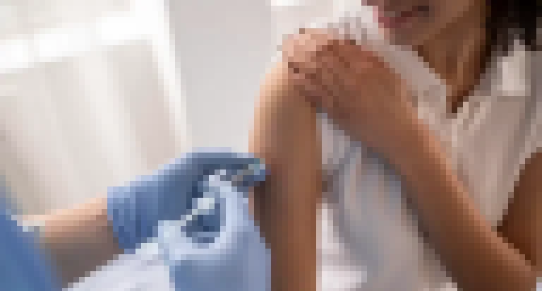 Vacina de tétano ainda é esquecida por adultos; Dose de reforço deve ser aplicada a cada 10 anos
