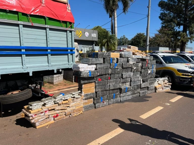 Polícia descobre compartimento falso em caminhão com 1,7 tonelada de maconha no interior de SP