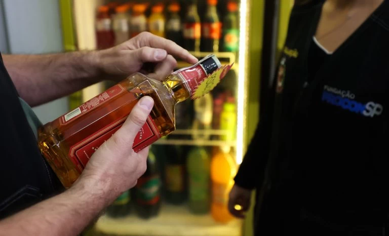 Força-tarefa do Governo de SP prende homem que mantinha fábrica clandestina de bebidas em Tatuí