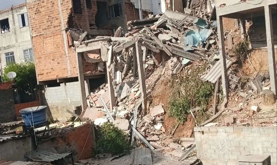 Explosão de botijão de gás causa interdição de 13 casas em São Paulo