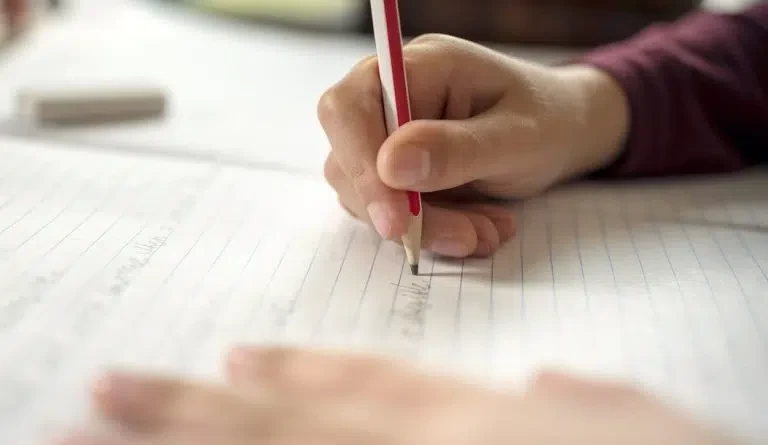 Governo de SP endurece regras para conter faltas injustificadas de professores