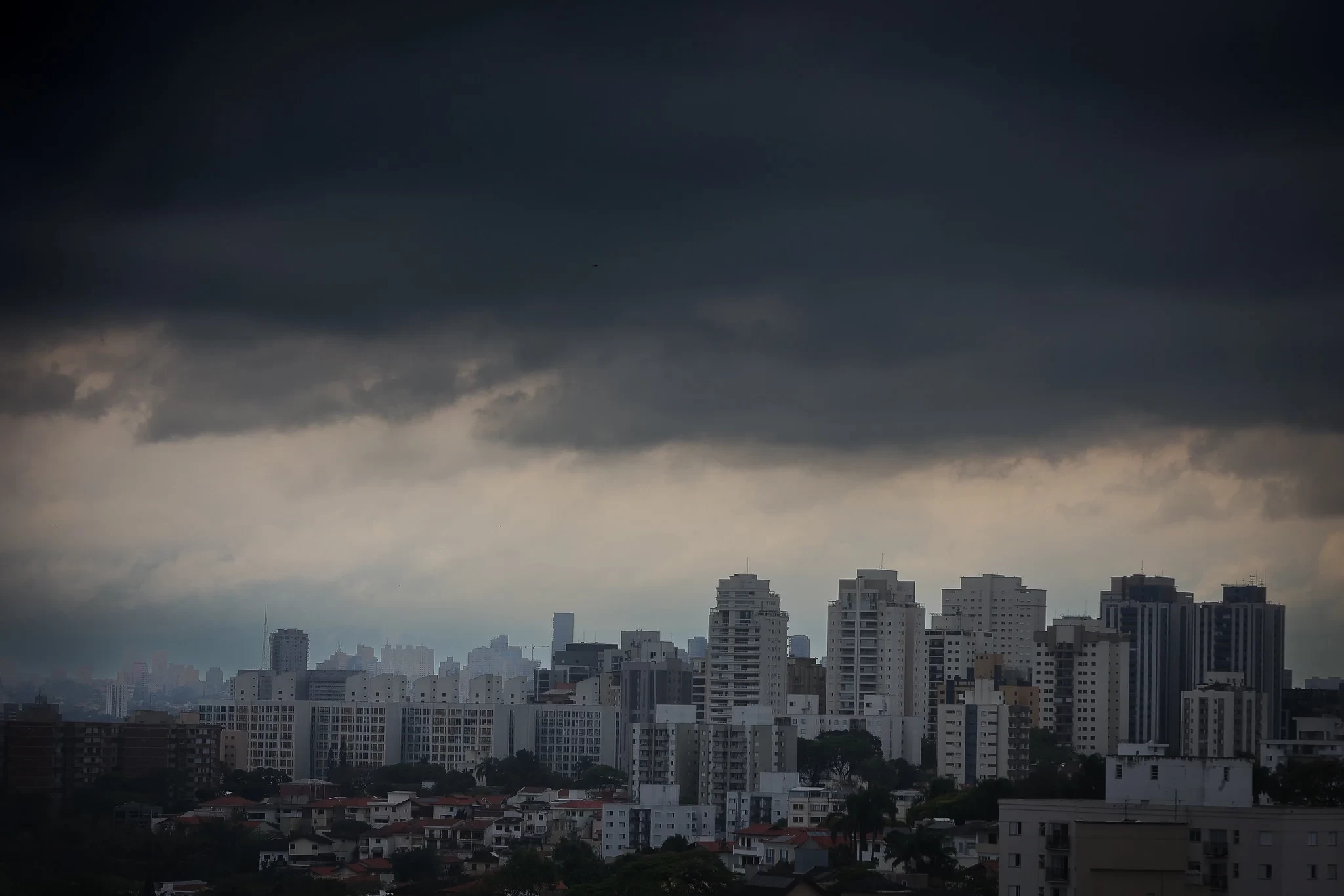 Previsão do tempo para domingo (09), em SP: pancadas de chuva moderadas a fortes