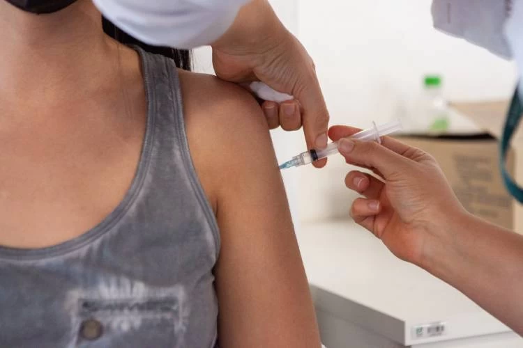 Vacina trivalente da gripe do Butantan protege contra vírus influenza circulantes neste inverno