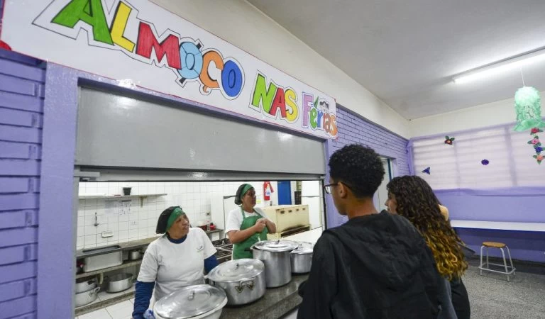 Escolas estaduais oferecem almoço nas férias a partir desta segunda-feira (5)