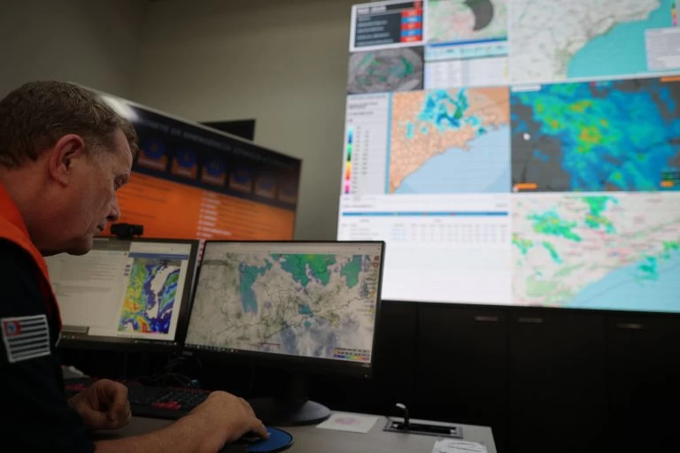 Defesa Civil SP alerta para tempestade, rajadas de vento de até 90 km/h e ativa gabinete de crise