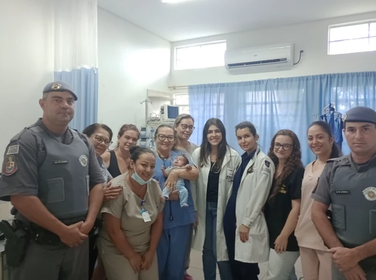 Ligações via 190 e 193 ajudaram a salvar mais de 1 mil bebês de engasgo em SP