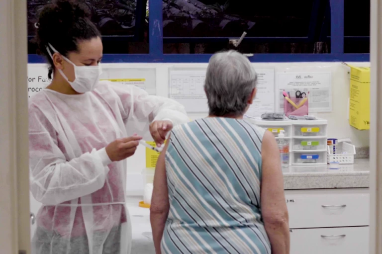 Butantan inicia estudo clínico de vacina contra gripe em pessoas acima de 60 anos