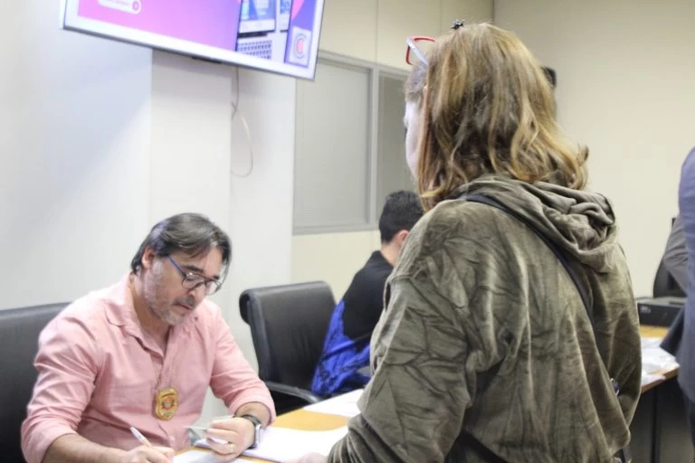 Celulares com restrição criminal são rastreados e devolvidos às vítimas em SP
