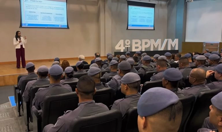 Governo de SP realiza treinamento com policiais militares sobre as melhores abordagens ao lidar com pessoas autistas