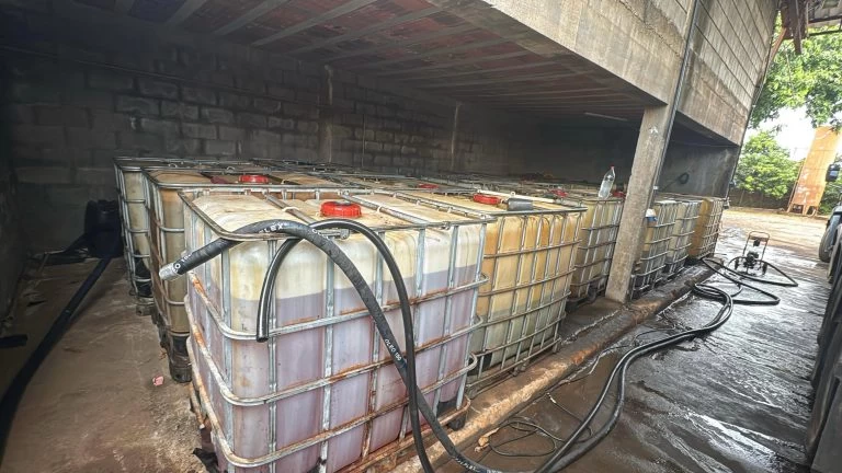 PM prende suspeitos em chácara usada para adulterar combustível no interior de SP