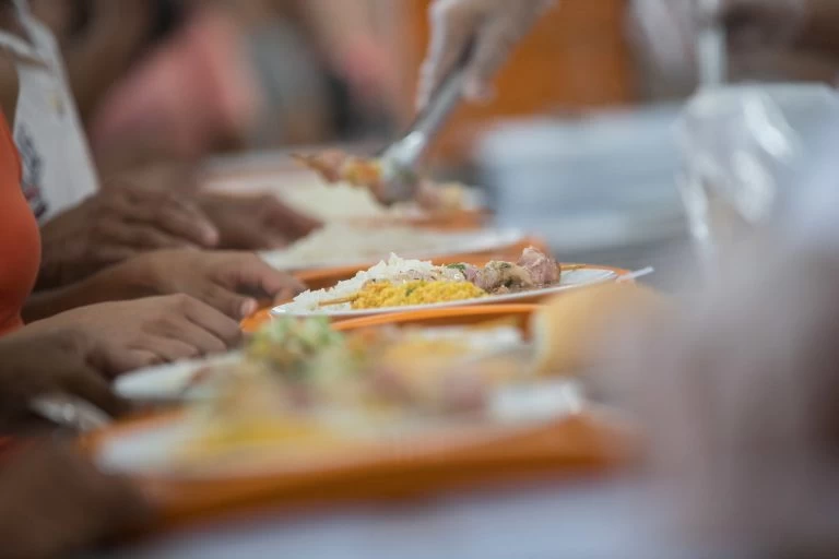 Abre e fecha no Natal: confira o funcionamento dos serviços estaduais 2025