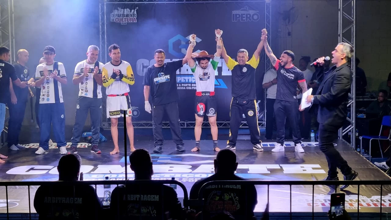 Iperó reúne atletas de diversas cidades da região em competição de capoeira e kickboxing